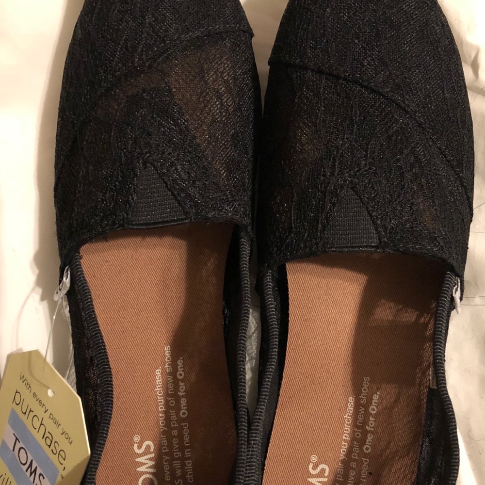 SOLD!!BNWT Lace TOMS